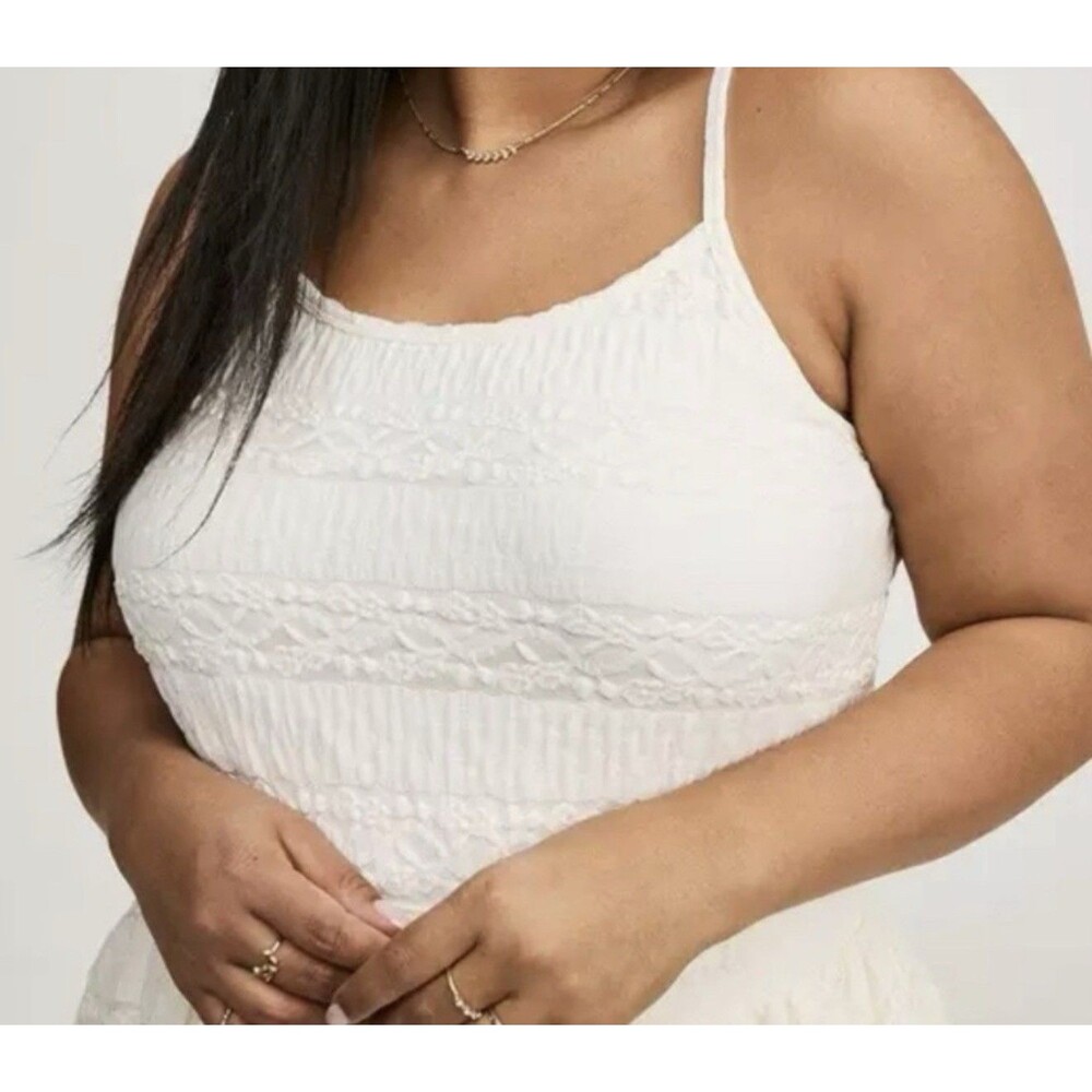 TORRID Stretch Lace V-Neck Whispering White Cami 3x size 22/24 NWT